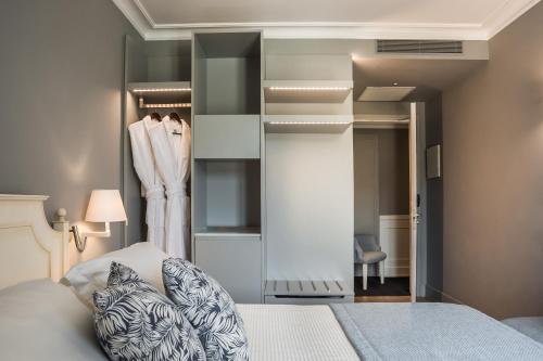 Aenos Hotel - image 11