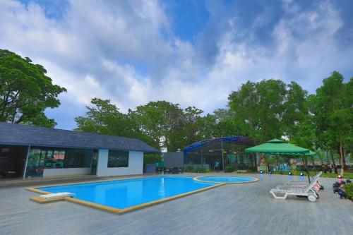 Swimming pool, White Feather Resort Kauncha in Silvassa