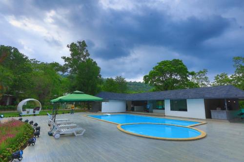 Swimming pool, White Feather Resort Kauncha in Silvassa