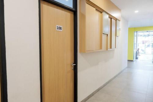 RedDoorz Plus near Taman Anggrek Mall