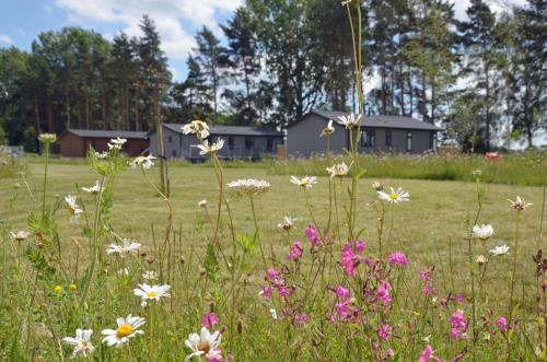 Hollicarrs Long Lane Lodge - Tap to explore photos