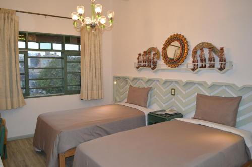 2 twin beds