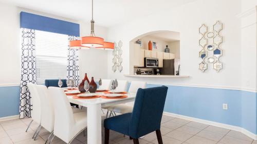6BR Disney Getaway Villa w Pool SPA in Orlando, USA