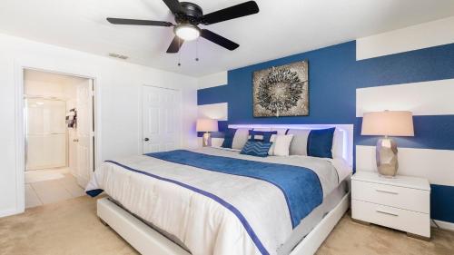 6BR Disney Getaway Villa w Pool SPA in Orlando, USA