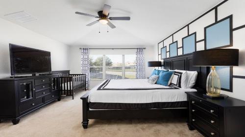 6BR Disney Getaway Villa w Pool SPA in Orlando, USA