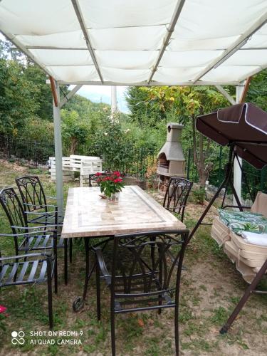 Accogliente appartamento indipendente tra i monti e vicino al mare in Val Pennavaire: Felici nel Verde! gîte à louer Borgo Ponte