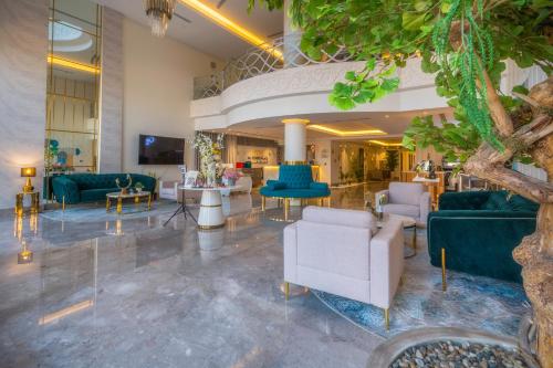 Лоби, The Address Palace Apartments in Taybah