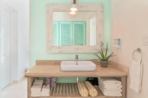 316111072 Boardwalk Boutique Hotel Aruba - Adults Only