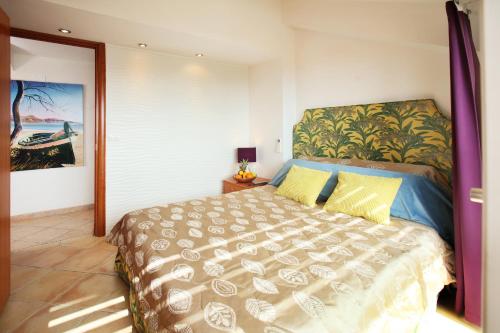Taormina center 4 BR penthouse, terrace views, shared pool