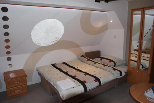 3 twin beds