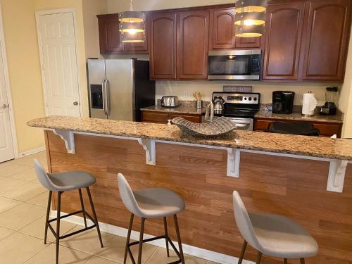 VC1-302 - Newly Renovated Condo - Vista Cay - image 4