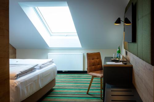Kb Hotel 2.0km von Nersingen entfernt