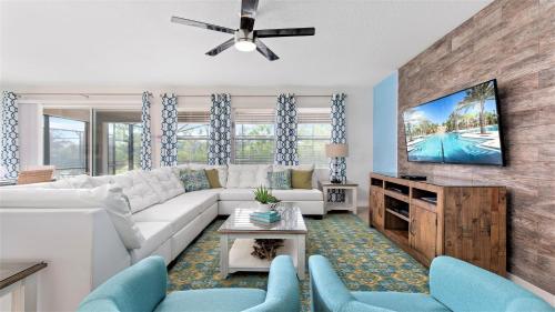 Modern 7BR Pool Villa No Rear Neighbors in Davenport, USA
