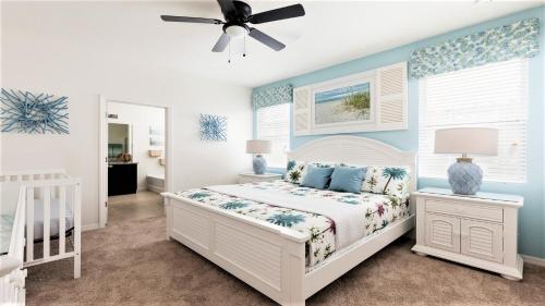 Modern 7BR Pool Villa No Rear Neighbors in Davenport, USA