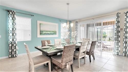 Modern 7BR Pool Villa No Rear Neighbors in Davenport, USA