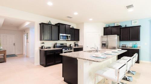 Modern 7BR Pool Villa No Rear Neighbors in Davenport, USA