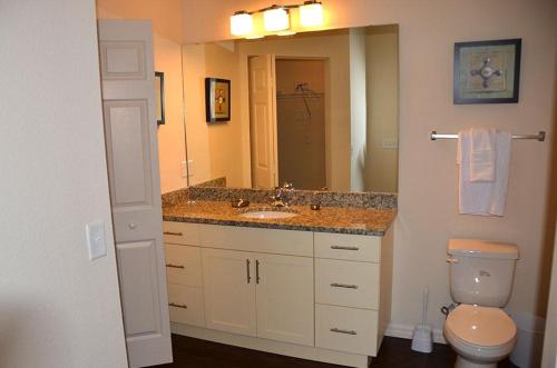 Lucaya 4 Bedrooms 3 Baths Townhome in Gated Community - image 3