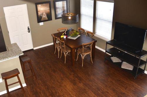 Lucaya 4 Bedrooms 3 Baths Townhome in Gated Community - image 7