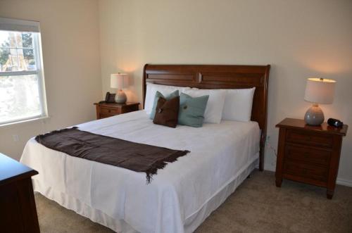 Lucaya 3 Bedroom 2 Bath Townhome with sophisticated kitchen - image 2