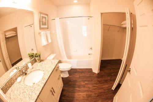 Modern Lucaya 4 Bedrooms 3 Baths Townhome - image 2
