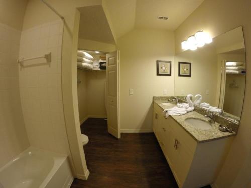 Lucaya 3 Bedroom 2 Bath Townhome with full kitchen - image 5