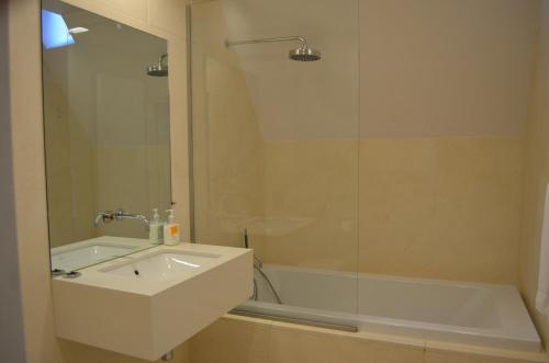 Rembrandtplein Bed & Breakfast - image 3