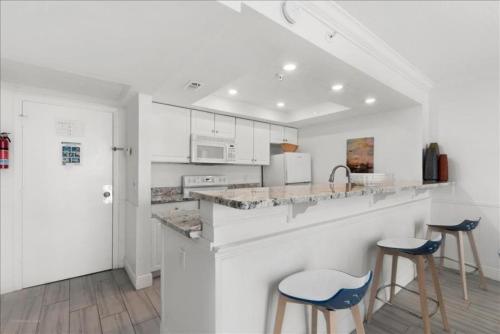 Condo 201 - image 6