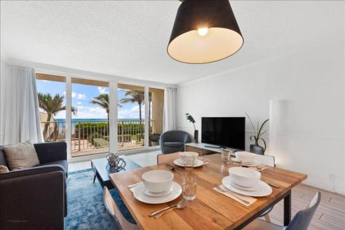 Condo 201 - main image