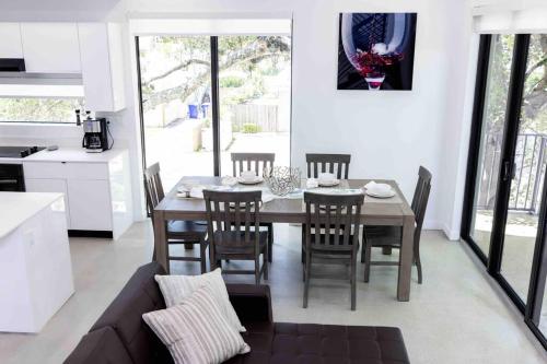 Huge 4 bedroom townhouse w/ private rooftop & BBQ in Miami, USA