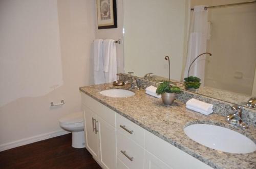 Lucaya 3 Bedroom 2 Bath Townhome with Free Wifi - image 11