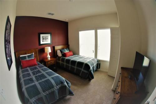 Lucaya 4 Bedrooms 3 Baths Townhome with resort pool - image 9