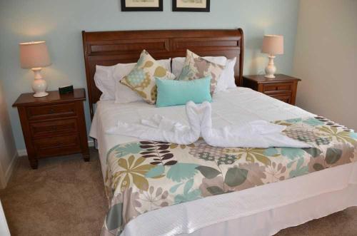 Lucaya 4 Bedrooms 3 Baths Townhome with central kitchen - image 2