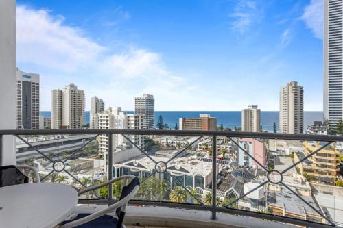 Ocean View 3-Bed with Pool, Spa, Sauna, Gym & BBQ