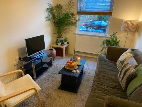 35 mins to central London. 3 bedrooms. 2 bathrooms with garden, Londýn (fotografie 9)