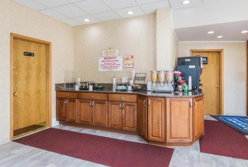 Rodeway Inn & Suites Weedsport NY