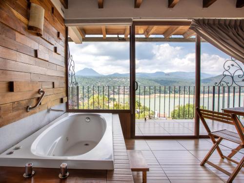 Hot tub, Hotel Santa Rosa in Valle De Bravo