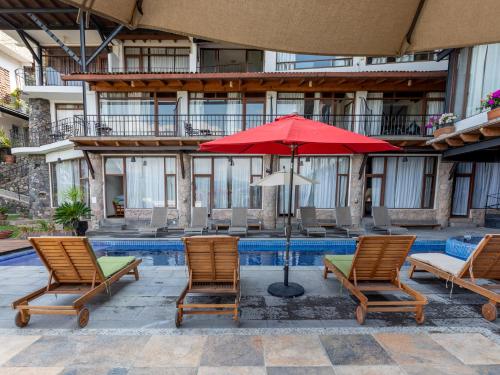 Exterior view, Hotel Santa Rosa in Valle De Bravo