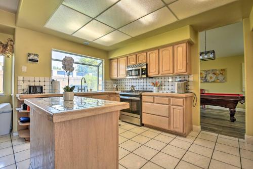 Large Camarillo Home with Private Yard and Games! - image 3