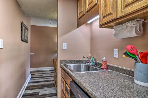 Walkable Dtwn Gatlinburg Condo with Pool Access - image 8