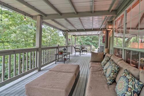 Cozy Cabin with Deck 4 Mi to Dining and Hiking! - Sky Valley