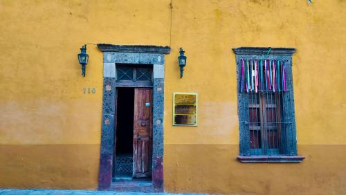 Exterior view, Alojamiento Romeo y Julieta in San Miguel De Allende