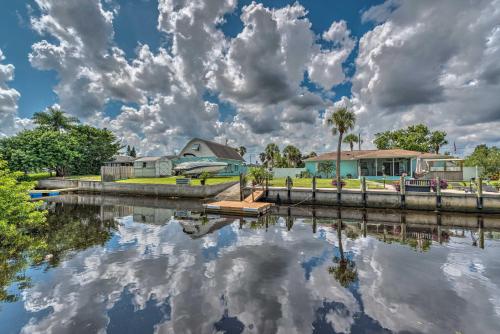 2 Mi to Beach Canal-Front Home in Hudson! in 哈德森