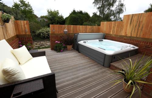 Hot tub, The Three Lions in Fordingbridge