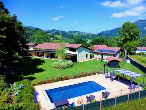  Complejo Turístico Les Cotolles, Pension in Cangas de Onís