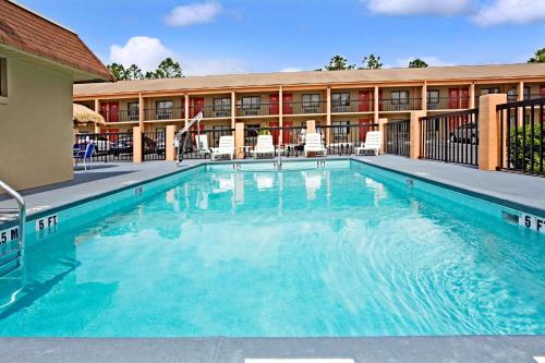 Super 8 by Wyndham Kissimmee/Maingate/Orlando Area