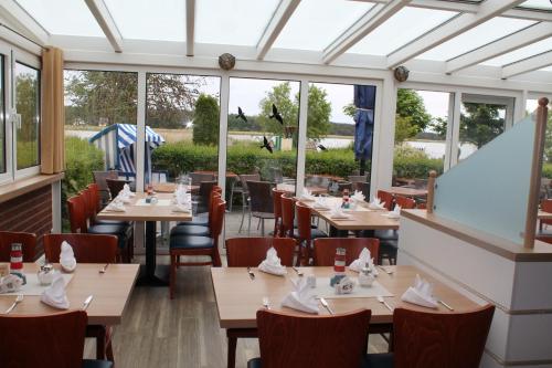Restaurant, Hotel & Restaurant Am Wasser in Breege