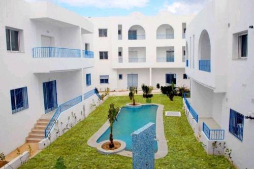 Appart au rez-de-chaussee d'une residence privee
