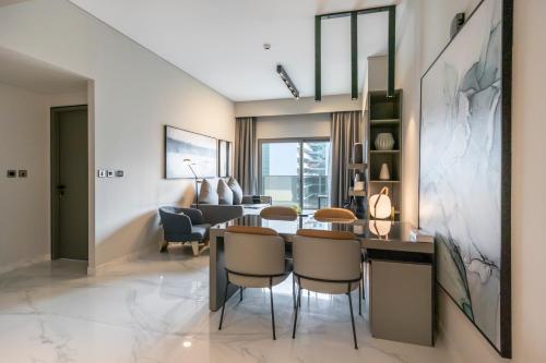 FAM Living - Urban Stays - MAG318 5 mins to Burj Khalifa - image 8