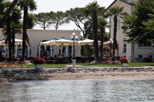 Hotel Lugana Parco Al Lago - image 2
