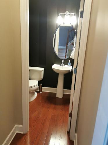 Vinnings-Smyrna private 3 level townhouse NON-SMOKING